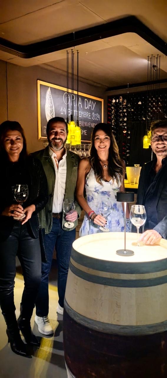 Socios catando vino en el Oria Day 2025